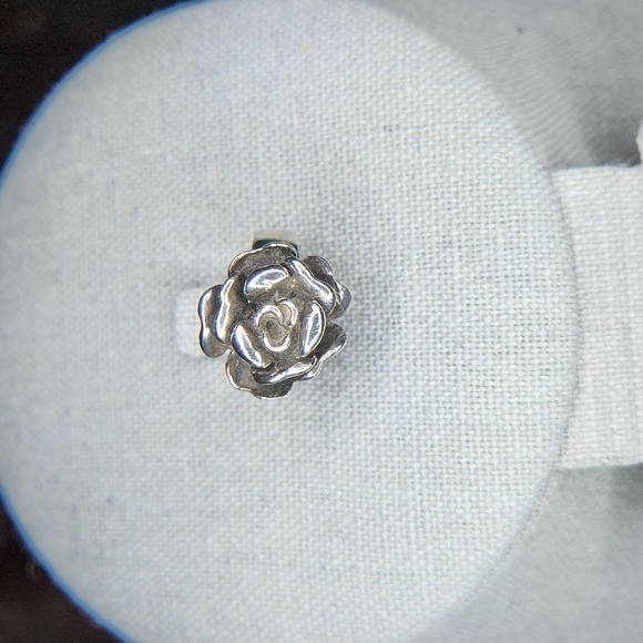 Rose or peony flower sterling silver ring - Picture 3 of 8